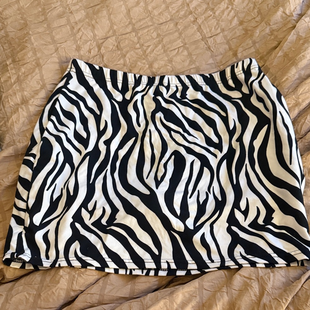 Amazon Zebra Patterned Mini Skirt